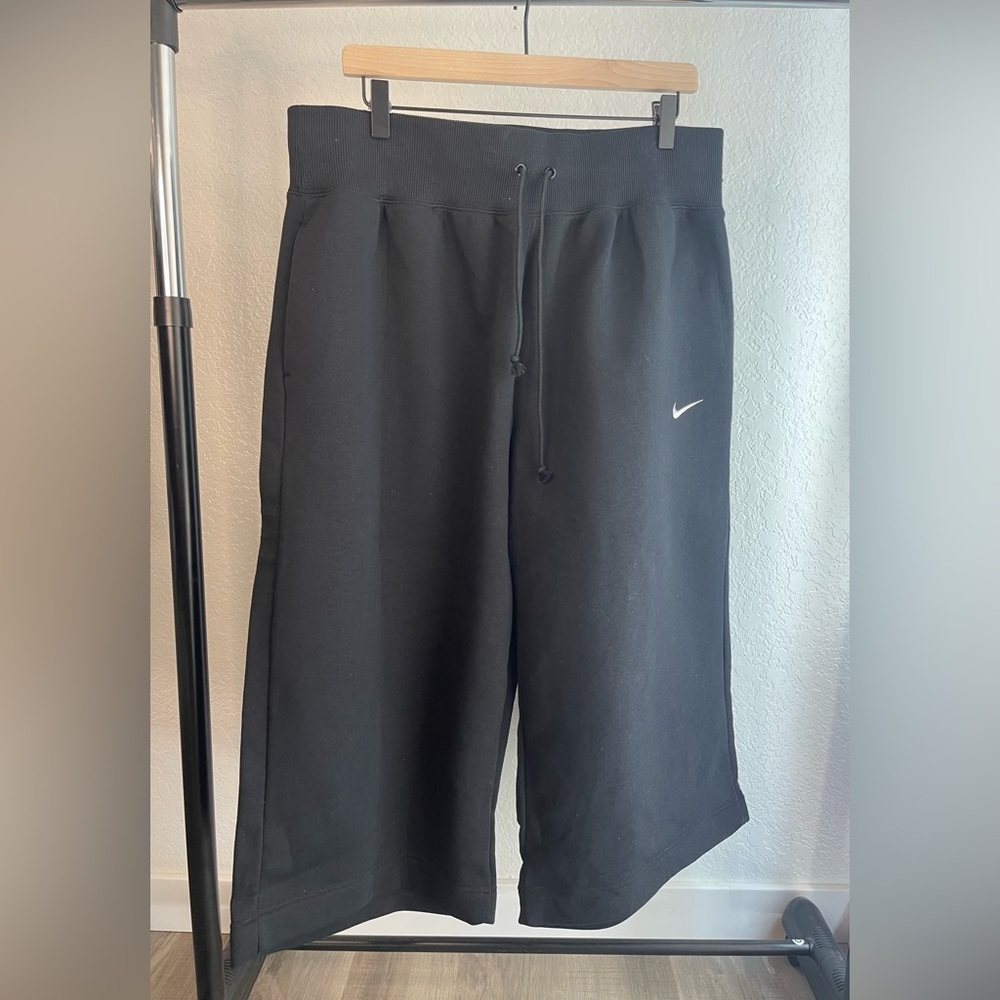 XL Black Nike Standard Fit High Rise Crop Length Sweatpants MSRP$70